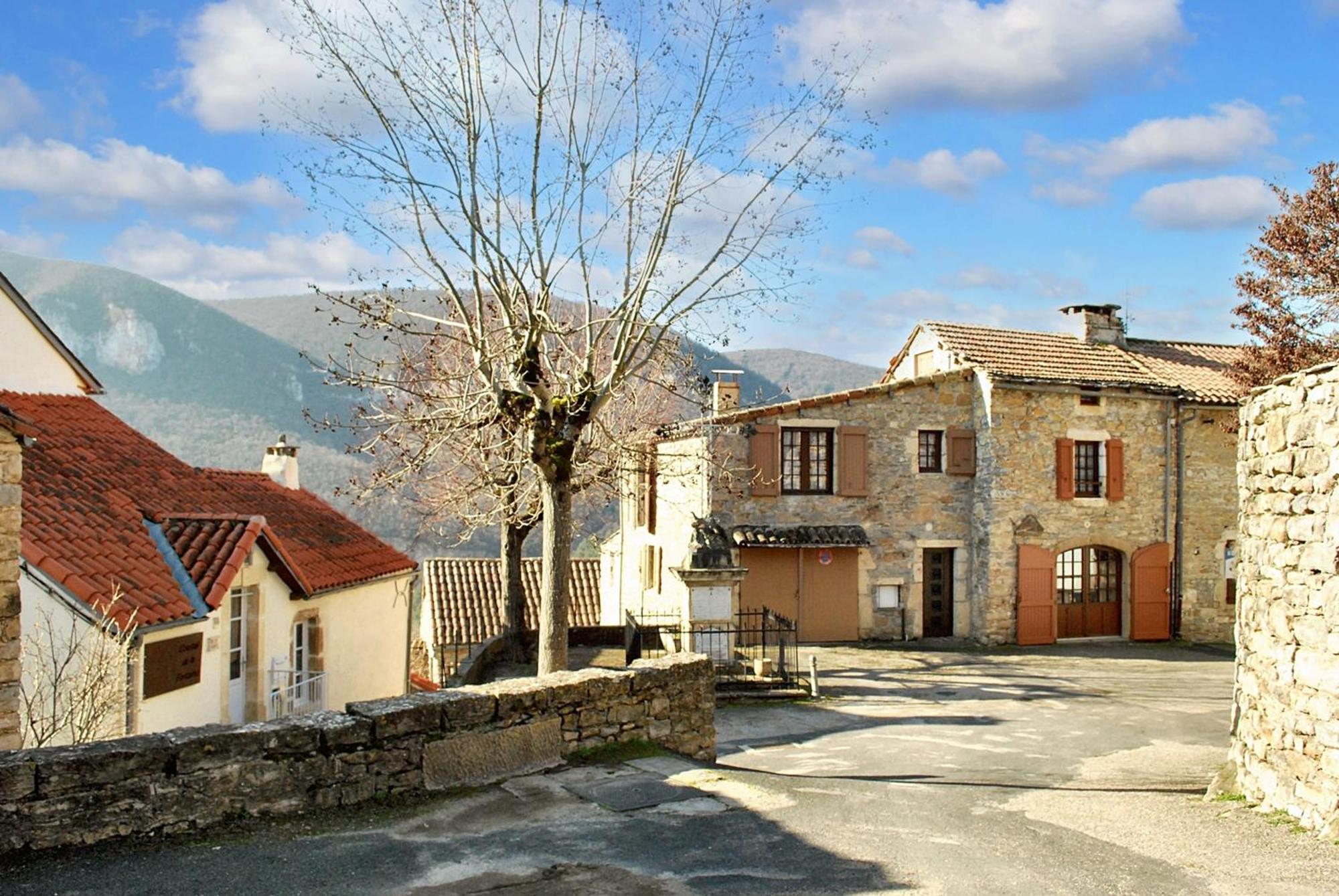 Maison Pittoresque A Mostuejouls Avec Vue Sur La Montagne Exterior foto